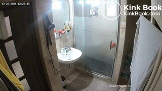 Woman pooping in Toilet 186