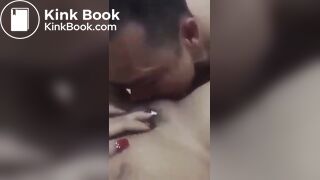 Up mặt vào lồn vét máng