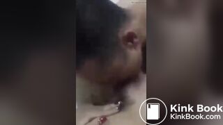 Up mặt vào lồn vét máng