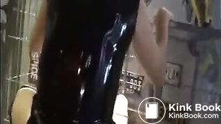 Chinese femdom scat 109 笼子里的男奴被喂食大便