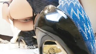 Asian booty pooping in sexy high heels