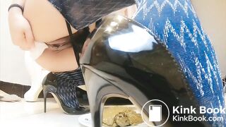 Asian booty pooping in sexy high heels