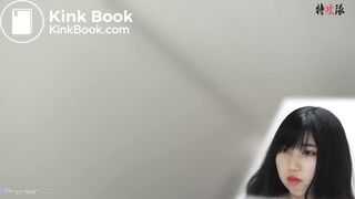 hot college girl takes a shit