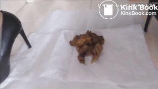 Amazing Big Boobed Lady Pooping