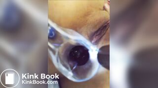 You can see her shit in her asshole?