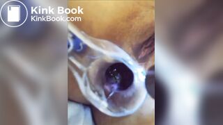 You can see her shit in her asshole?