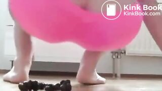 Nice pooping position