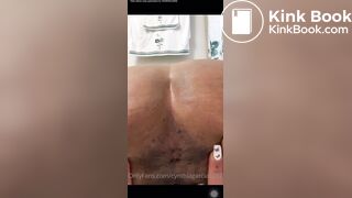 Latina scat poo