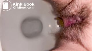 FEELING A LIL POOPY IN THE TOILET