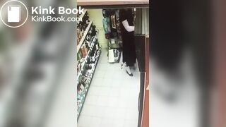 Girl accident diarrhea in supermarket