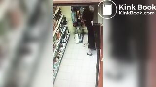 Girl accident diarrhea in supermarket