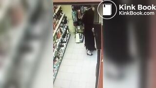 Girl accident diarrhea in supermarket