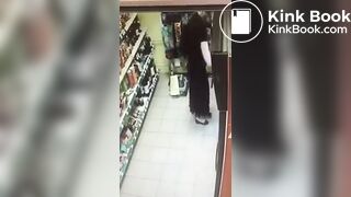 Girl accident diarrhea in supermarket