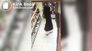 Girl accident diarrhea in supermarket