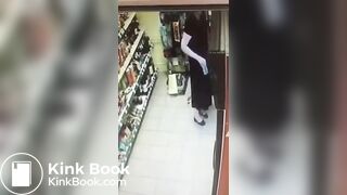 Girl accident diarrhea in supermarket