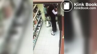 Girl accident diarrhea in supermarket