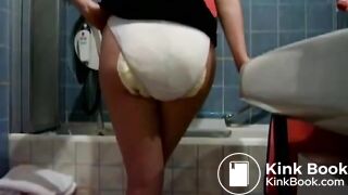 Amateur girl shitting her diaper in the bathroom
