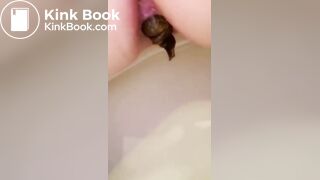 Pooping lady - video 3