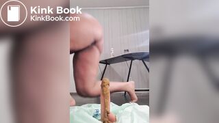 Curvy Ebony Bbw shitting on dildo