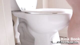 Молодая девушка какает 1