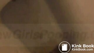 Молодая девушка какает 1