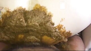 Scat sex. Fucks in pussy and shit while she gets fuckt