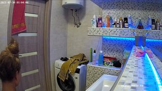 Woman pooping in Toilet 163