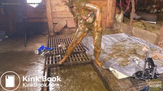 Wicked Betty in the manure channel bonus