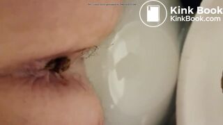 scat,,, a crackling and grunting close up poop