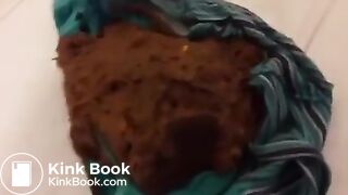 Bubble butt poops her blue shorts