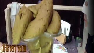 Lucky toilet gets perfect creamy dessert off