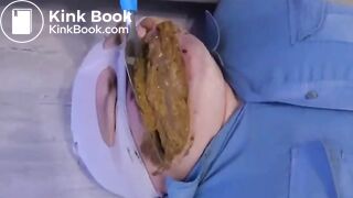 Lucky toilet gets perfect creamy dessert off