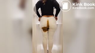 Woman shits her pants in library