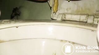 Asian girl shitting - video 8