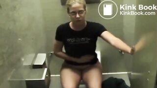 girl toilet - video 26