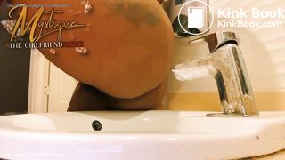 FAT BLACK GIRL SHITTING IN THE SINK