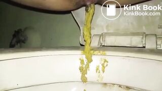 Girl shitting again