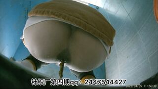 The girl defecated heavily in the toilet 20 - video 2