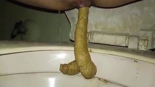 Girl doing a poo - video 2