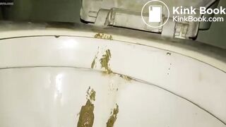 Girl doing a poo - video 2