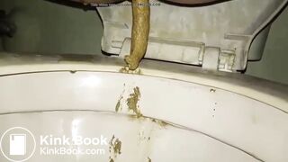 Girl doing a poo - video 2