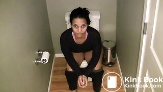 Girl Pooping - video 113