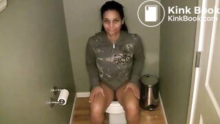 Girl Pooping - video 113