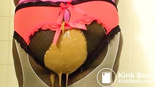 Ebony Girls takes a messy shit in panties