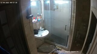 Woman pooping in Toilet 150