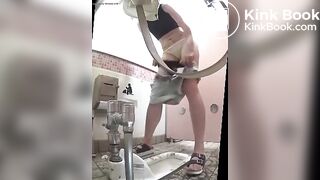 JAPANESE POOP TOILET VOYEUR 226