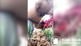 Lady Stops To Poop During Her Jog