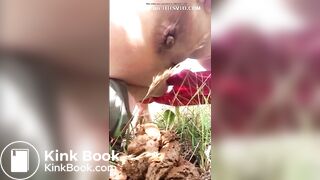 Lady Stops To Poop During Her Jog