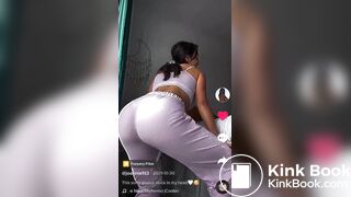 Hot Girl Poop on Toilet and Fart Naked