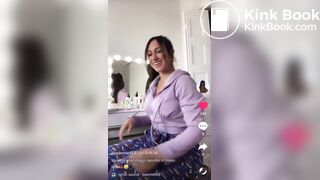 Hot Girl Poop on Toilet and Fart Naked